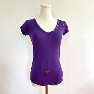 GUESS XS Fitted Ribbed V Neck Top Purple Cherry Embroidered Preppy Y2k Stretch
